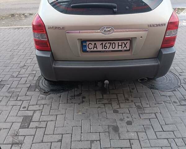 Хендай Туксон, объемом двигателя 2 л и пробегом 250 тыс. км за 7300 $, фото 2 на Automoto.ua