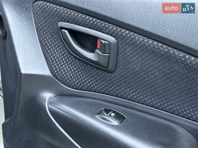 Хендай Туксон, объемом двигателя 0 л и пробегом 200 тыс. км за 7700 $, фото 36 на Automoto.ua