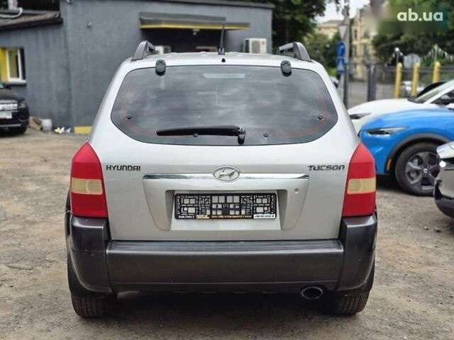 Хендай Туксон, объемом двигателя 2 л и пробегом 250 тыс. км за 6900 $, фото 3 на Automoto.ua