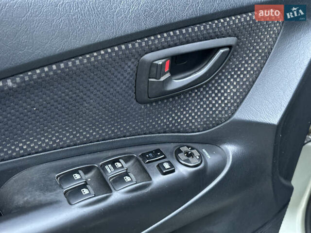 Хендай Туксон, объемом двигателя 0 л и пробегом 200 тыс. км за 7700 $, фото 41 на Automoto.ua