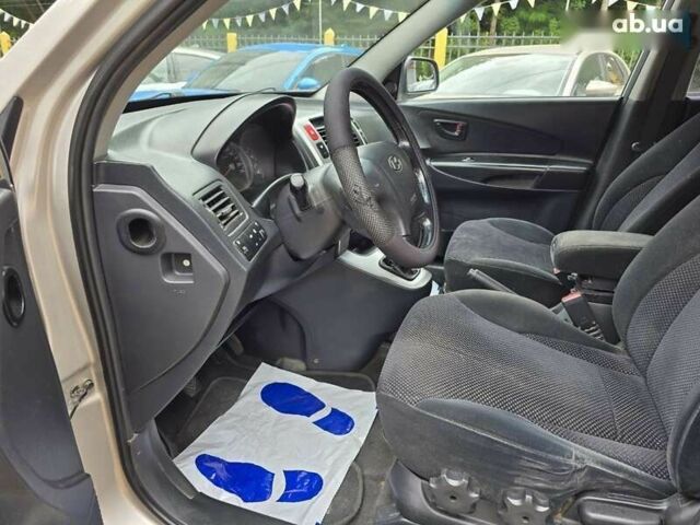 Хендай Туксон, объемом двигателя 2 л и пробегом 250 тыс. км за 6900 $, фото 10 на Automoto.ua