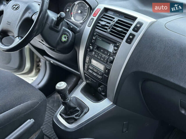 Хендай Туксон, объемом двигателя 0 л и пробегом 200 тыс. км за 7700 $, фото 39 на Automoto.ua