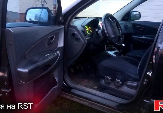 Хендай Туксон, объемом двигателя 2 л и пробегом 179 тыс. км за 8300 $, фото 7 на Automoto.ua