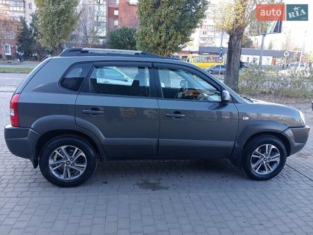 Хендай Туксон, объемом двигателя 2 л и пробегом 216 тыс. км за 8200 $, фото 12 на Automoto.ua