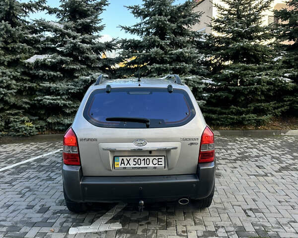 Хендай Туксон, объемом двигателя 2 л и пробегом 172 тыс. км за 8400 $, фото 8 на Automoto.ua