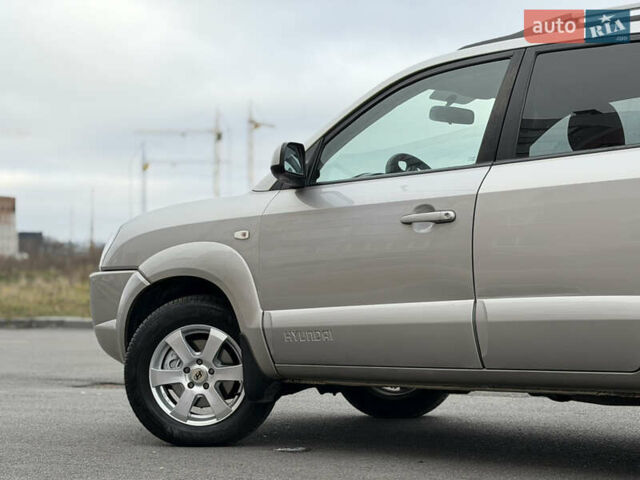 Хендай Туксон, об'ємом двигуна 1.98 л та пробігом 168 тис. км за 8899 $, фото 16 на Automoto.ua