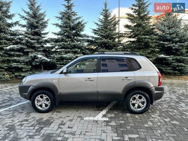 Хендай Туксон, объемом двигателя 2 л и пробегом 172 тыс. км за 8400 $, фото 3 на Automoto.ua