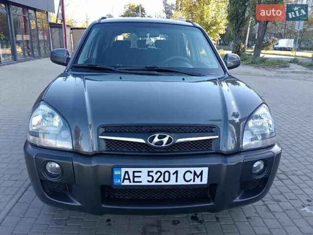 Хендай Туксон, объемом двигателя 2 л и пробегом 216 тыс. км за 8200 $, фото 4 на Automoto.ua