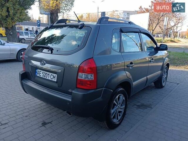 Хендай Туксон, объемом двигателя 2 л и пробегом 216 тыс. км за 8200 $, фото 9 на Automoto.ua