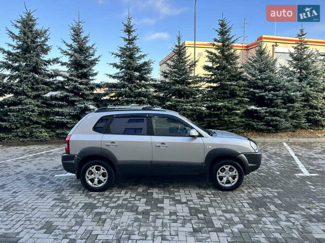 Хендай Туксон, объемом двигателя 2 л и пробегом 172 тыс. км за 8400 $, фото 2 на Automoto.ua