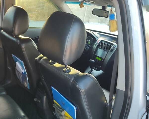 Хендай Туксон, об'ємом двигуна 2 л та пробігом 235 тис. км за 7500 $, фото 4 на Automoto.ua