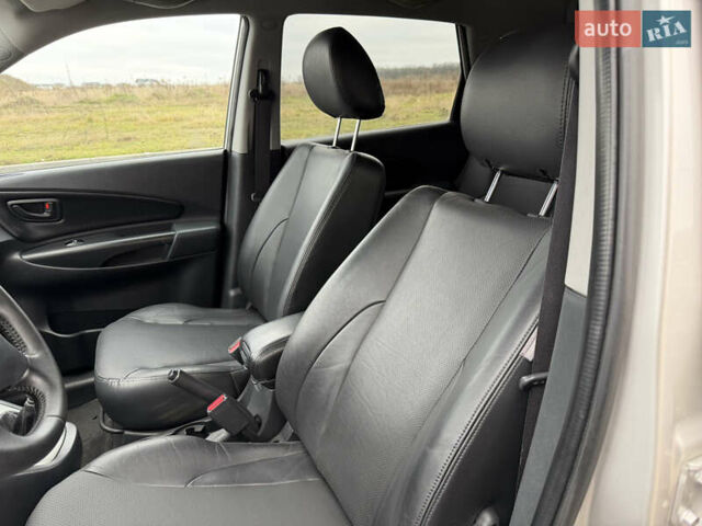 Хендай Туксон, об'ємом двигуна 1.98 л та пробігом 168 тис. км за 8899 $, фото 44 на Automoto.ua