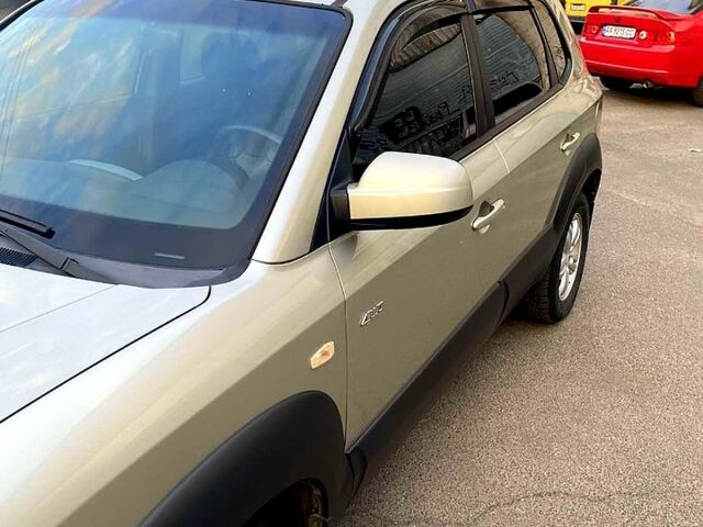 Хендай Туксон, объемом двигателя 2 л и пробегом 226 тыс. км за 7950 $, фото 3 на Automoto.ua