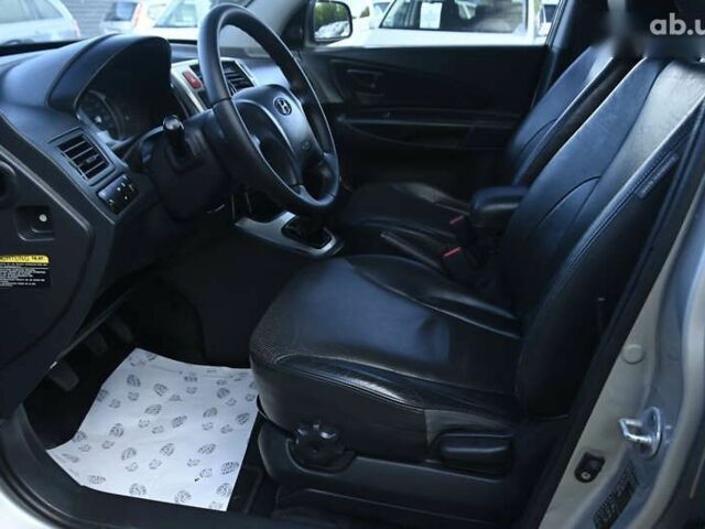 Хендай Туксон, об'ємом двигуна 2 л та пробігом 201 тис. км за 8300 $, фото 12 на Automoto.ua