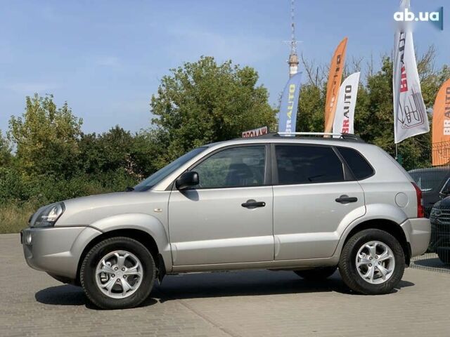 Хендай Туксон, объемом двигателя 2 л и пробегом 196 тыс. км за 7955 $, фото 12 на Automoto.ua