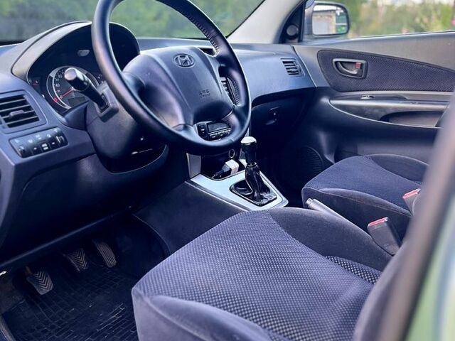 Хендай Туксон, объемом двигателя 2 л и пробегом 1000 тыс. км за 7999 $, фото 3 на Automoto.ua