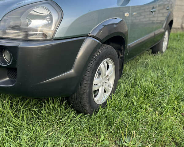 Хендай Туксон, объемом двигателя 0 л и пробегом 315 тыс. км за 7999 $, фото 4 на Automoto.ua