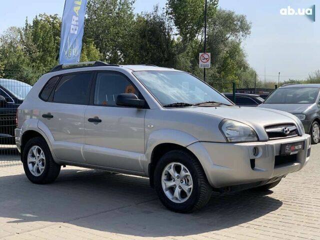 Хендай Туксон, объемом двигателя 2 л и пробегом 196 тыс. км за 7955 $, фото 5 на Automoto.ua