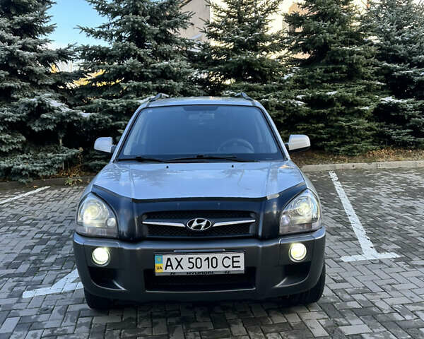 Хендай Туксон, объемом двигателя 2 л и пробегом 172 тыс. км за 8400 $, фото 6 на Automoto.ua