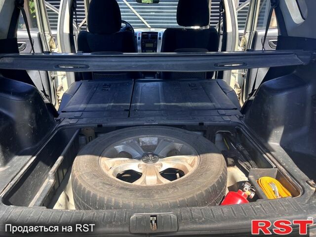 Хендай Туксон, объемом двигателя 2 л и пробегом 227 тыс. км за 7650 $, фото 3 на Automoto.ua