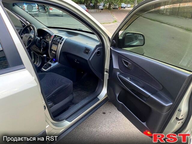 Хендай Туксон, объемом двигателя 2 л и пробегом 226 тыс. км за 7950 $, фото 5 на Automoto.ua