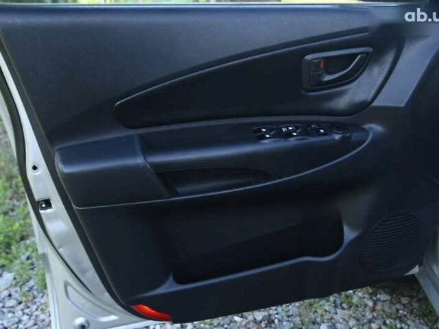 Хендай Туксон, объемом двигателя 2 л и пробегом 201 тыс. км за 8400 $, фото 9 на Automoto.ua