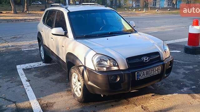 Хендай Туксон, об'ємом двигуна 2 л та пробігом 156 тис. км за 7600 $, фото 2 на Automoto.ua