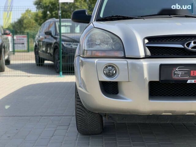 Хендай Туксон, объемом двигателя 2 л и пробегом 196 тыс. км за 7955 $, фото 9 на Automoto.ua
