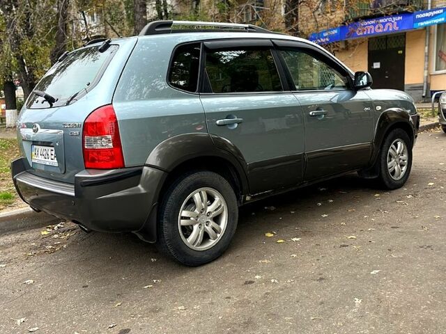 Хендай Туксон, объемом двигателя 2 л и пробегом 315 тыс. км за 7499 $, фото 3 на Automoto.ua