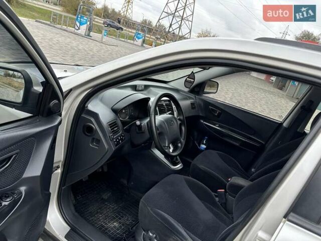 Хендай Туксон, объемом двигателя 2 л и пробегом 227 тыс. км за 7900 $, фото 8 на Automoto.ua