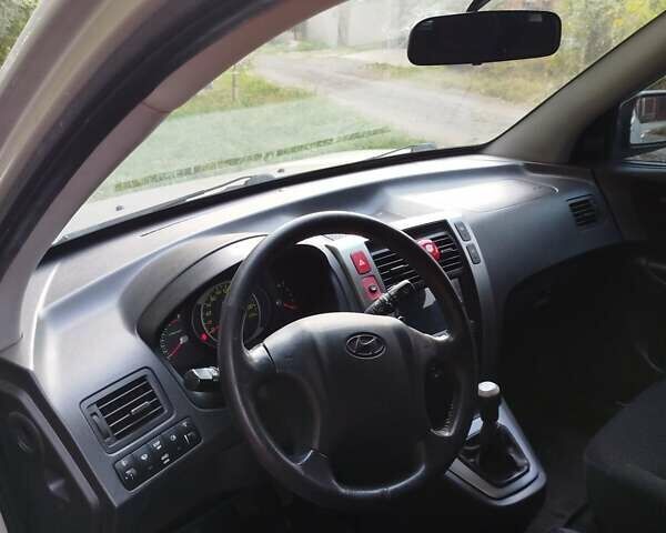 Хендай Туксон, объемом двигателя 2 л и пробегом 255 тыс. км за 7950 $, фото 4 на Automoto.ua