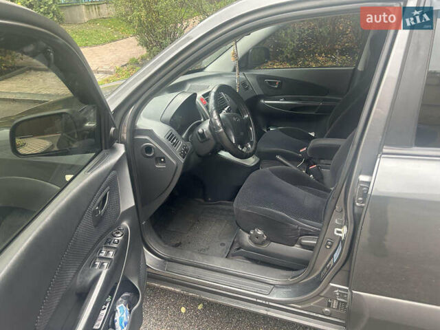 Хендай Туксон, объемом двигателя 2 л и пробегом 213 тыс. км за 8300 $, фото 6 на Automoto.ua