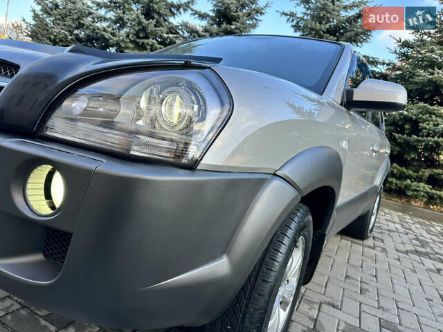 Хендай Туксон, объемом двигателя 2 л и пробегом 172 тыс. км за 8400 $, фото 11 на Automoto.ua