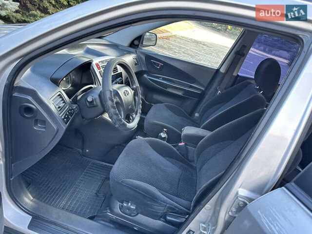 Хендай Туксон, объемом двигателя 2 л и пробегом 172 тыс. км за 8400 $, фото 13 на Automoto.ua