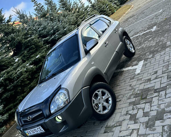 Хендай Туксон, объемом двигателя 2 л и пробегом 172 тыс. км за 8400 $, фото 4 на Automoto.ua