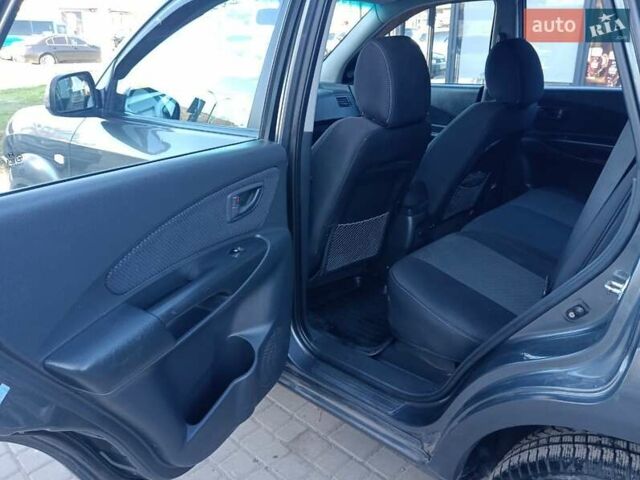 Хендай Туксон, объемом двигателя 2 л и пробегом 216 тыс. км за 8200 $, фото 5 на Automoto.ua