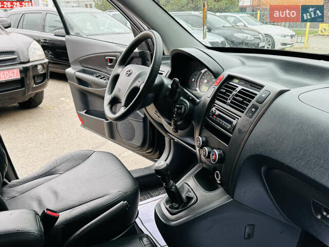 Хендай Туксон, объемом двигателя 2 л и пробегом 190 тыс. км за 8900 $, фото 32 на Automoto.ua