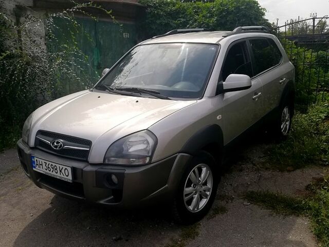 Хендай Туксон, об'ємом двигуна 2 л та пробігом 204 тис. км за 8000 $, фото 2 на Automoto.ua