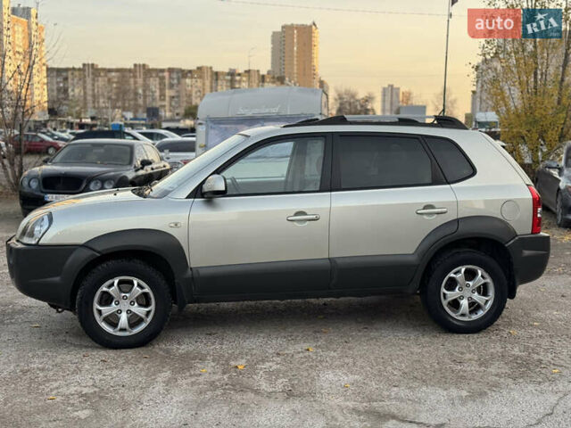 Хендай Туксон, объемом двигателя 2 л и пробегом 163 тыс. км за 8300 $, фото 6 на Automoto.ua