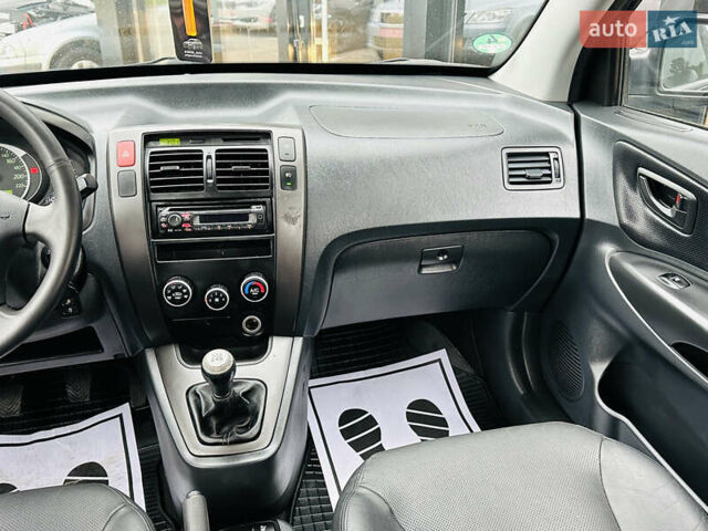 Хендай Туксон, объемом двигателя 2 л и пробегом 190 тыс. км за 8900 $, фото 23 на Automoto.ua
