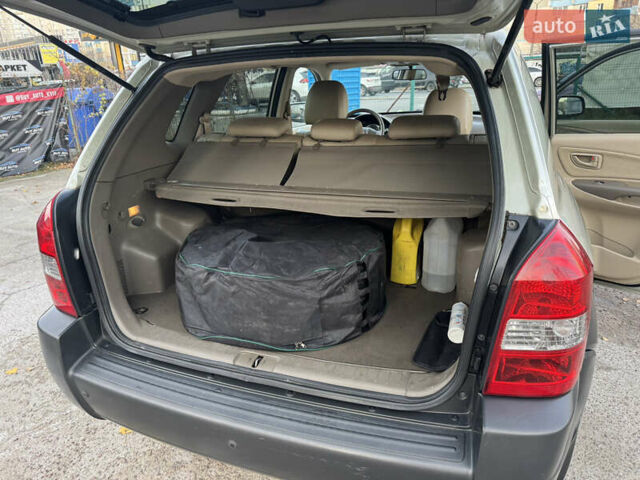 Хендай Туксон, объемом двигателя 2 л и пробегом 163 тыс. км за 8300 $, фото 8 на Automoto.ua