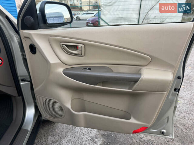 Хендай Туксон, объемом двигателя 2 л и пробегом 163 тыс. км за 8300 $, фото 10 на Automoto.ua