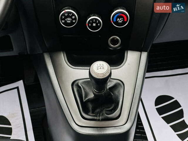 Хендай Туксон, объемом двигателя 2 л и пробегом 190 тыс. км за 8900 $, фото 28 на Automoto.ua