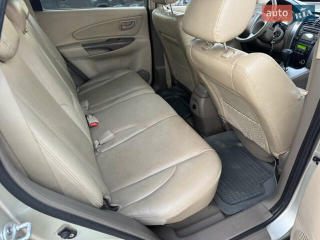 Хендай Туксон, объемом двигателя 2 л и пробегом 163 тыс. км за 8300 $, фото 11 на Automoto.ua