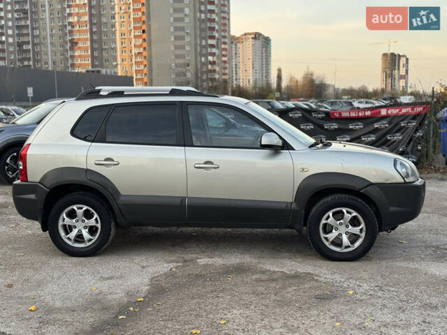 Хендай Туксон, объемом двигателя 2 л и пробегом 163 тыс. км за 8300 $, фото 2 на Automoto.ua