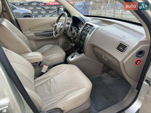 Хендай Туксон, объемом двигателя 2 л и пробегом 163 тыс. км за 8300 $, фото 9 на Automoto.ua