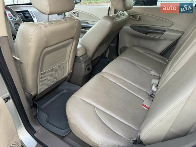 Хендай Туксон, объемом двигателя 2 л и пробегом 163 тыс. км за 8300 $, фото 13 на Automoto.ua