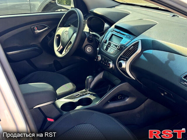 Хендай Туксон, объемом двигателя 2 л и пробегом 220 тыс. км за 12799 $, фото 3 на Automoto.ua