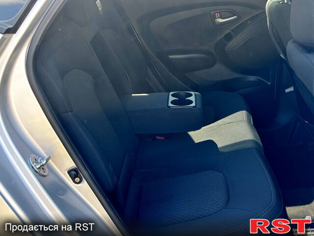 Хендай Туксон, объемом двигателя 2 л и пробегом 220 тыс. км за 12799 $, фото 5 на Automoto.ua