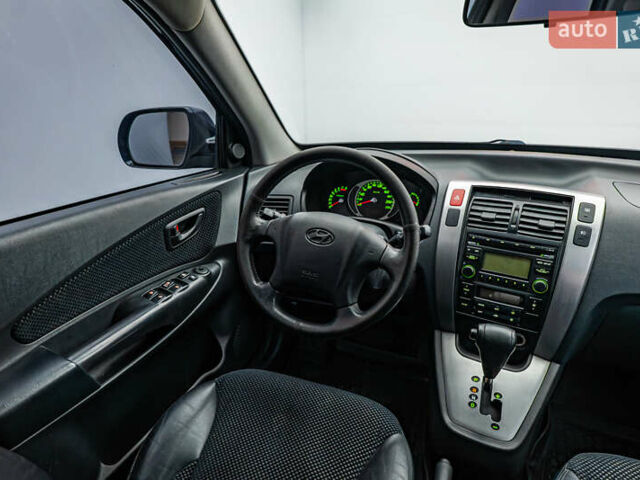 Хендай Туксон, объемом двигателя 2 л и пробегом 209 тыс. км за 9839 $, фото 10 на Automoto.ua